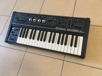 Roland SH-2 w/ oscillator sync